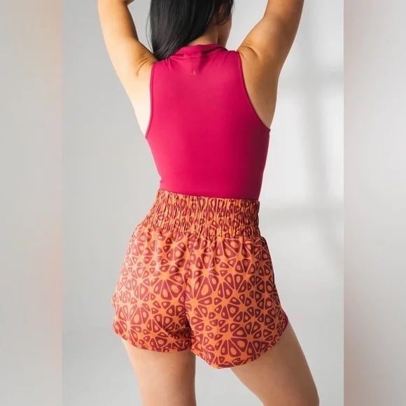 Vitality x Cosmopolitan Vista Shorts Wildberry Size Small - Picture 2 of 10